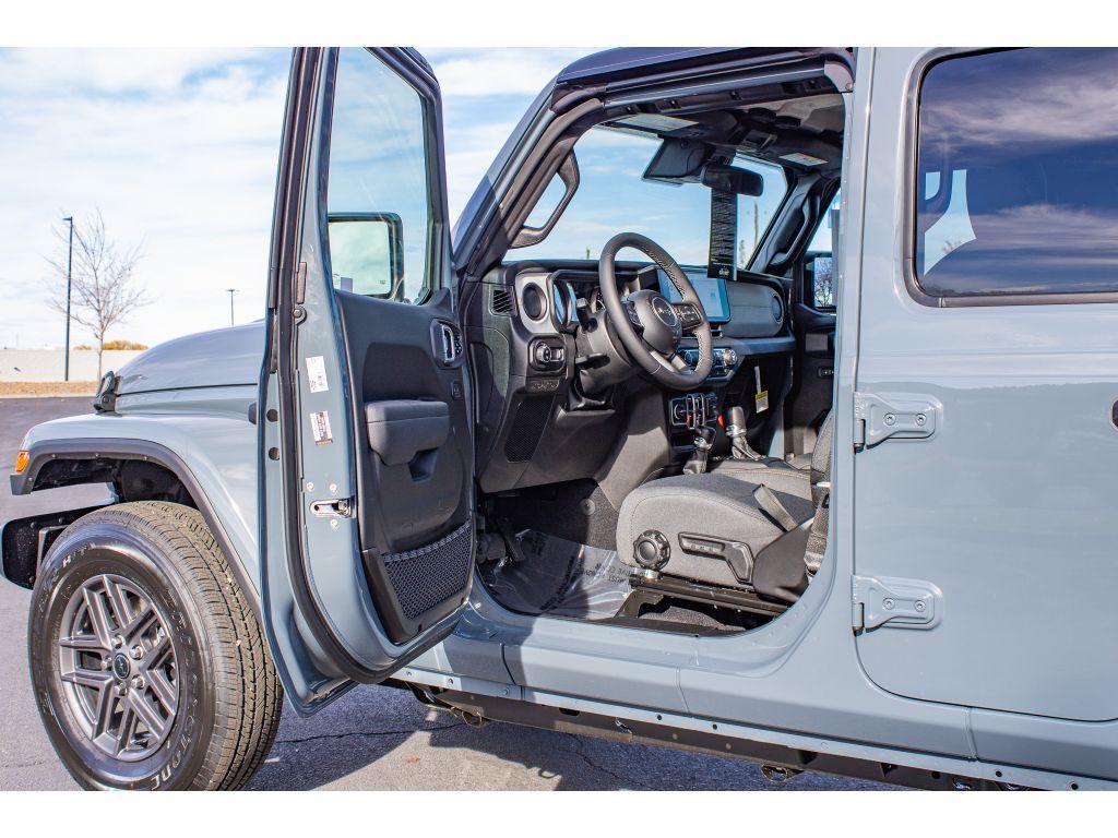 new 2025 Jeep Gladiator car, priced at $41,750
