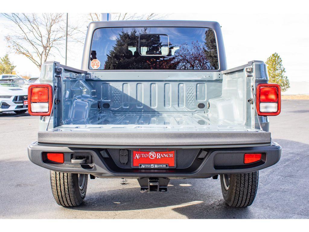 new 2025 Jeep Gladiator car, priced at $41,750