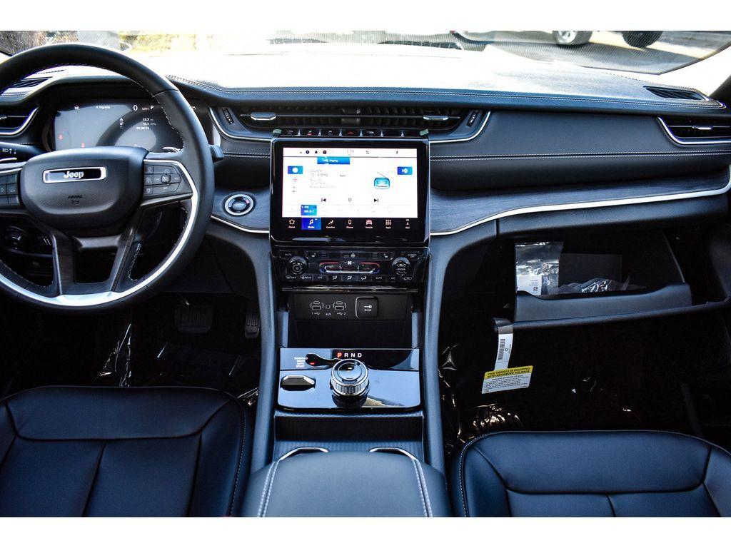 new 2025 Jeep Grand Cherokee L car, priced at $44,000