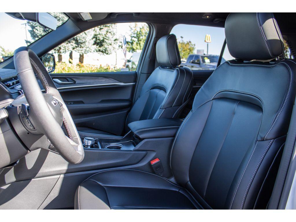 new 2025 Jeep Grand Cherokee car, priced at $42,250