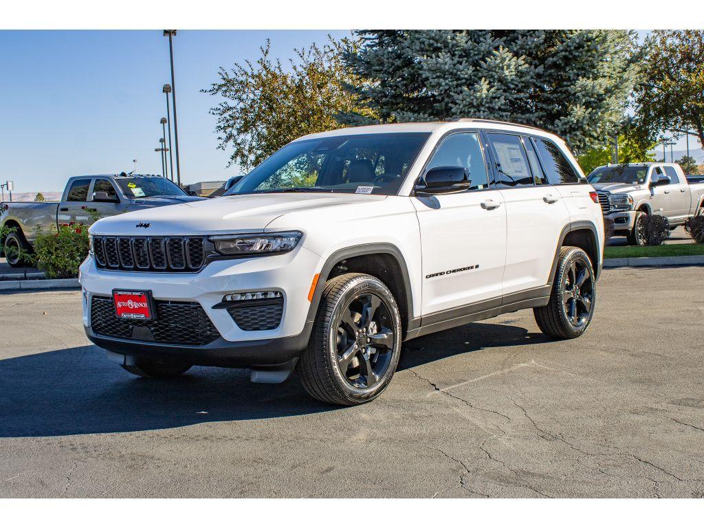 new 2025 Jeep Grand Cherokee car, priced at $42,250