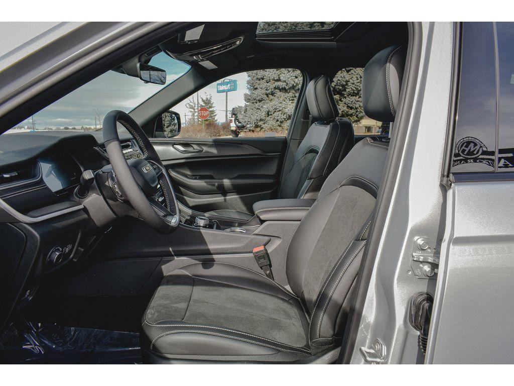 new 2025 Jeep Grand Cherokee L car, priced at $41,000