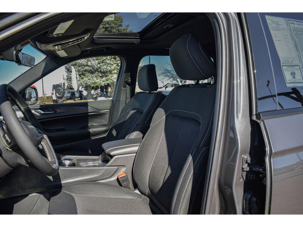 new 2025 Jeep Grand Cherokee L car, priced at $38,500