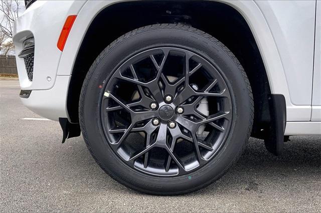 new 2025 Jeep Grand Cherokee car, priced at $59,301