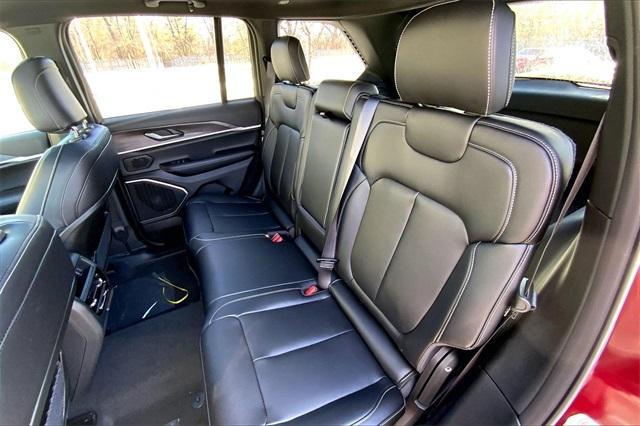 new 2026 Jeep Grand Cherokee car, priced at $49,985