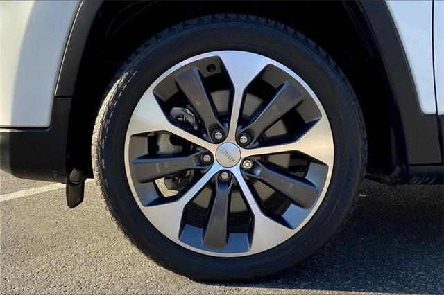 used 2022 Jeep Cherokee car, priced at $25,660