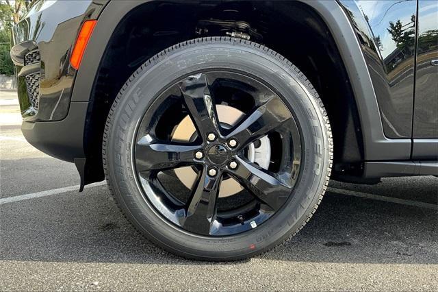 new 2025 Jeep Grand Cherokee car, priced at $42,971