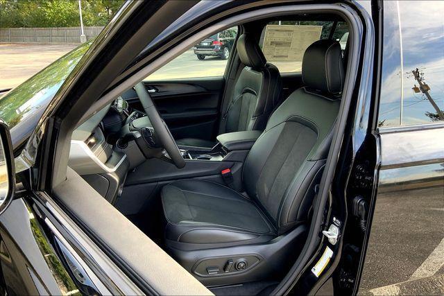 new 2025 Jeep Grand Cherokee car, priced at $40,971