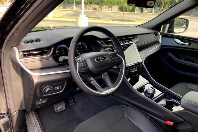 new 2025 Jeep Grand Cherokee car, priced at $40,971