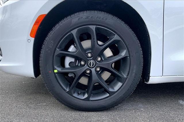 new 2026 Chrysler Pacifica car