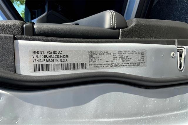 new 2025 Jeep Grand Cherokee car, priced at $41,288