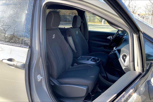 used 2021 Chrysler Pacifica car, priced at $22,829