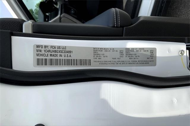 new 2025 Jeep Grand Cherokee car, priced at $48,221