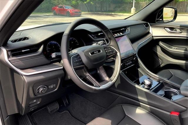 new 2025 Jeep Grand Cherokee car, priced at $48,221