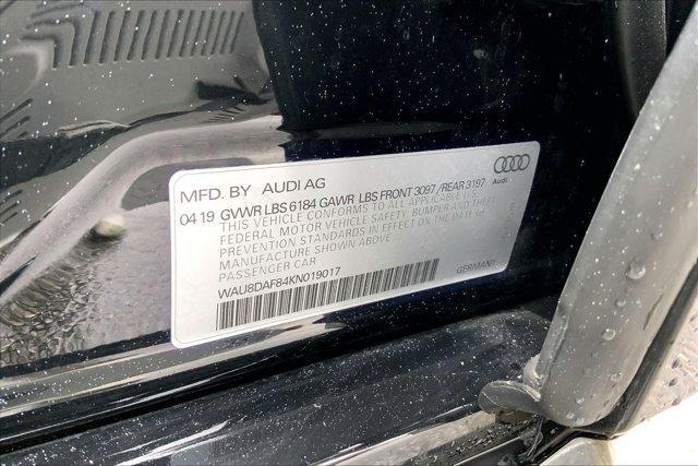 Audi A8 view 32