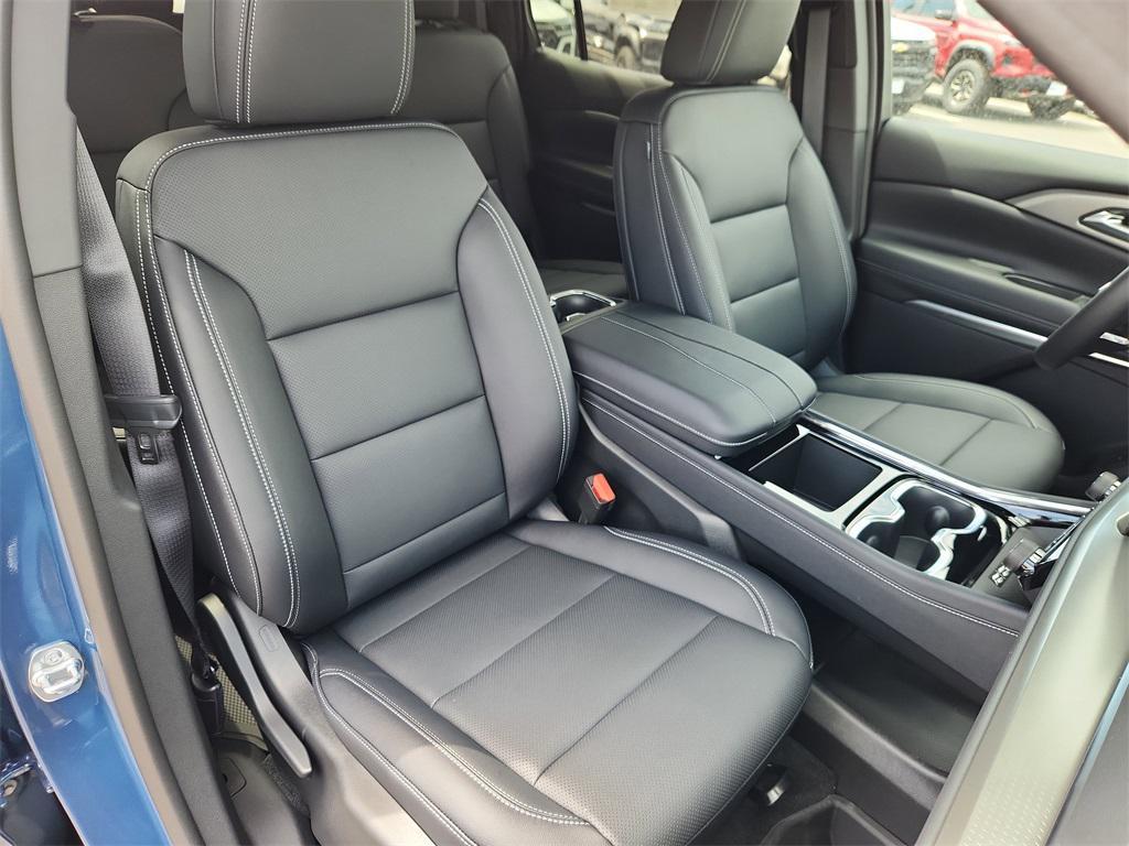 new 2025 Chevrolet Traverse car, priced at $46,195