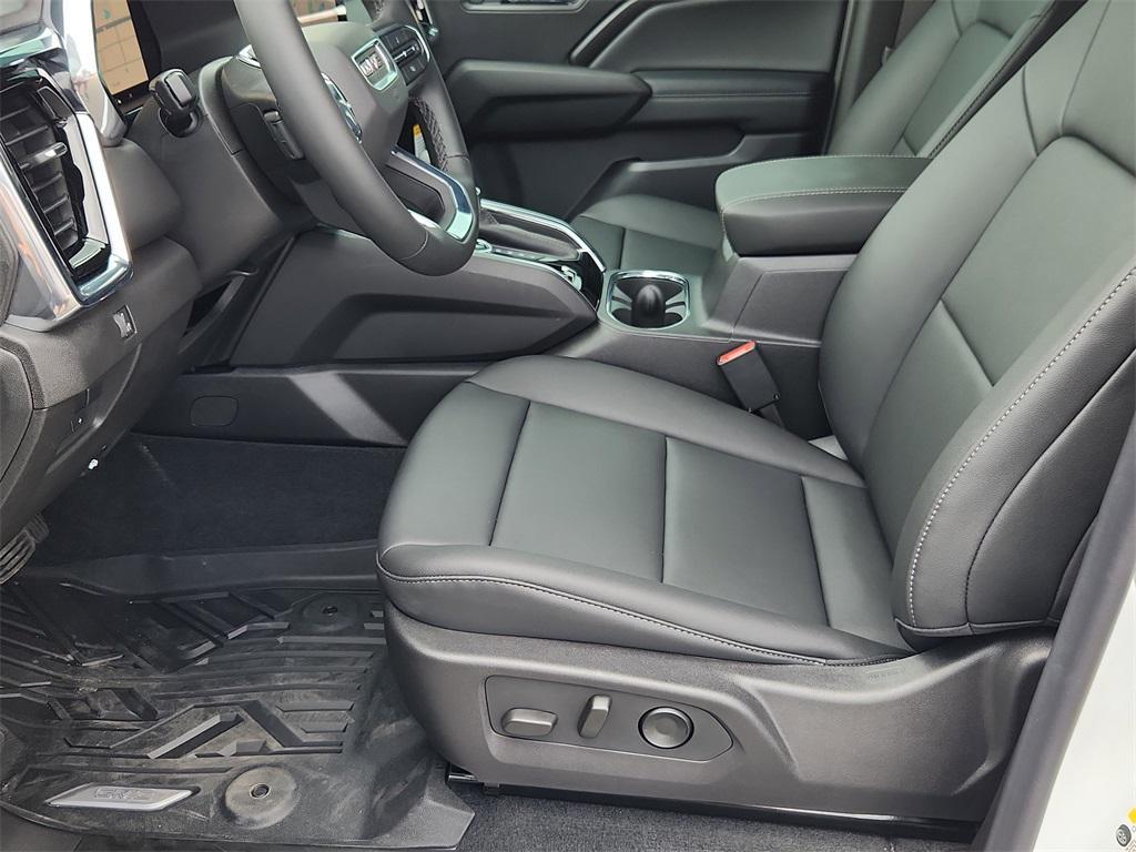 new 2025 GMC Canyon car, priced at $44,757