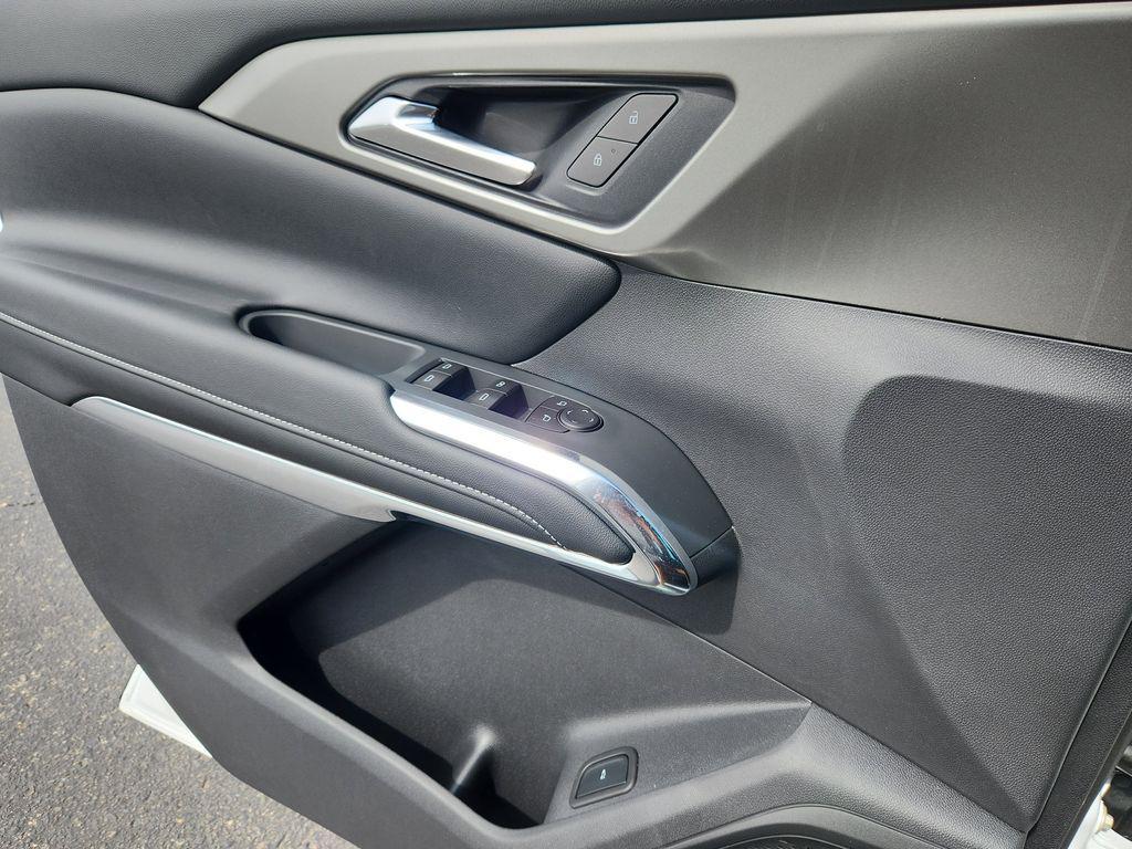 new 2025 Chevrolet Traverse car, priced at $42,695