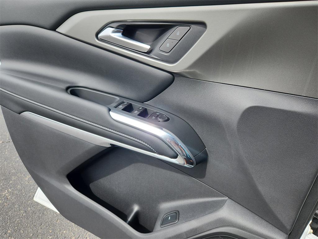 new 2025 Chevrolet Traverse car, priced at $43,695