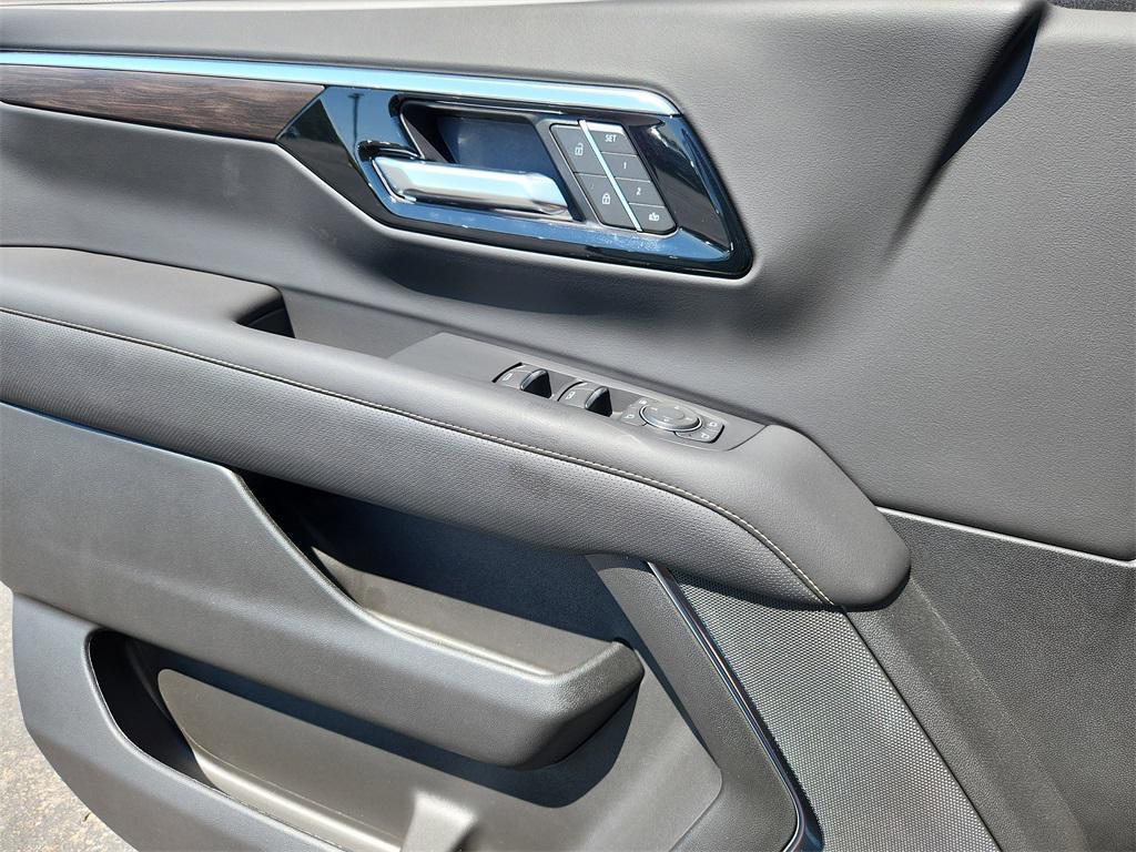 new 2025 Chevrolet Suburban car, priced at $79,026