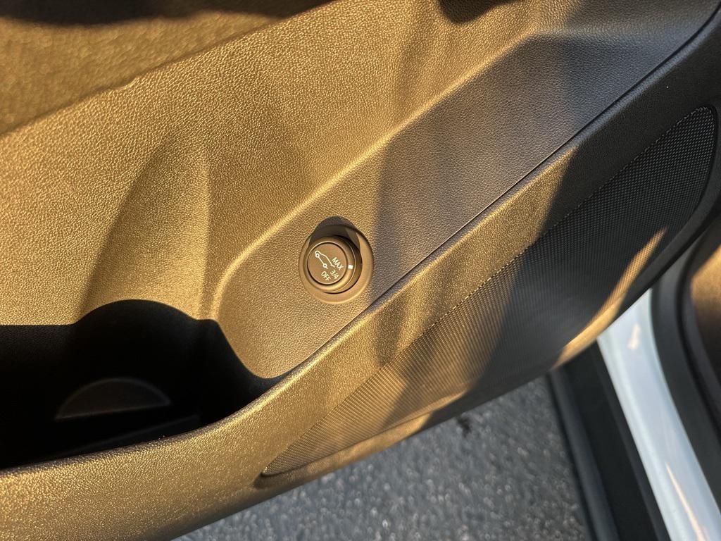 used 2022 Chevrolet Equinox car, priced at $20,998