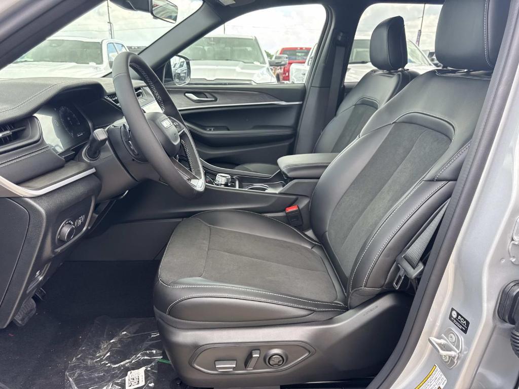 new 2026 Jeep Grand Cherokee car, priced at $46,445