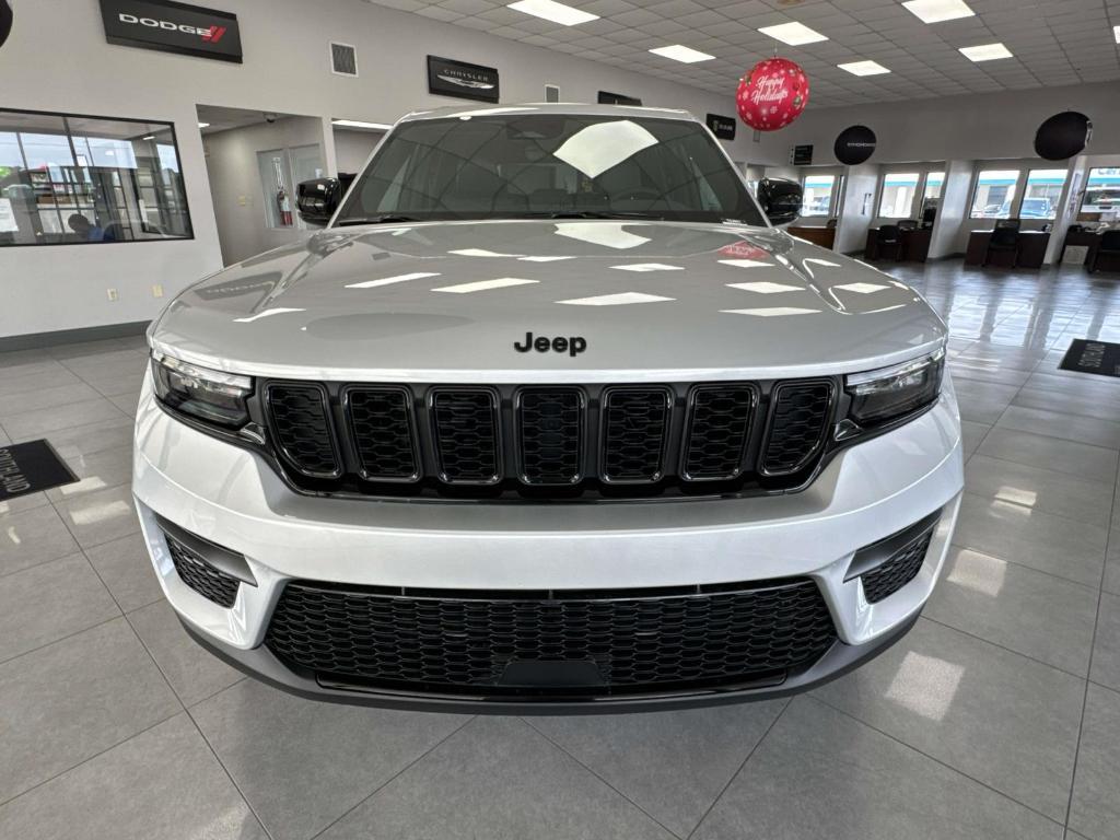 new 2025 Jeep Grand Cherokee car, priced at $44,230