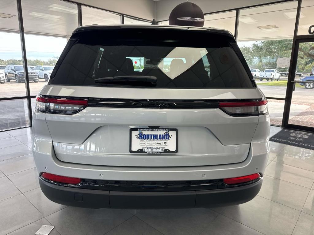 new 2025 Jeep Grand Cherokee car, priced at $44,230