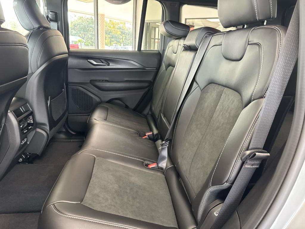 new 2025 Jeep Grand Cherokee car, priced at $44,230