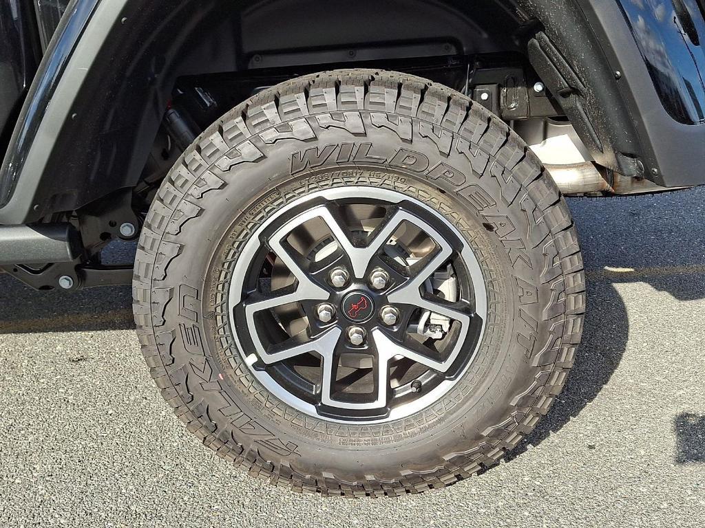 new 2025 Jeep Gladiator car, priced at $56,365