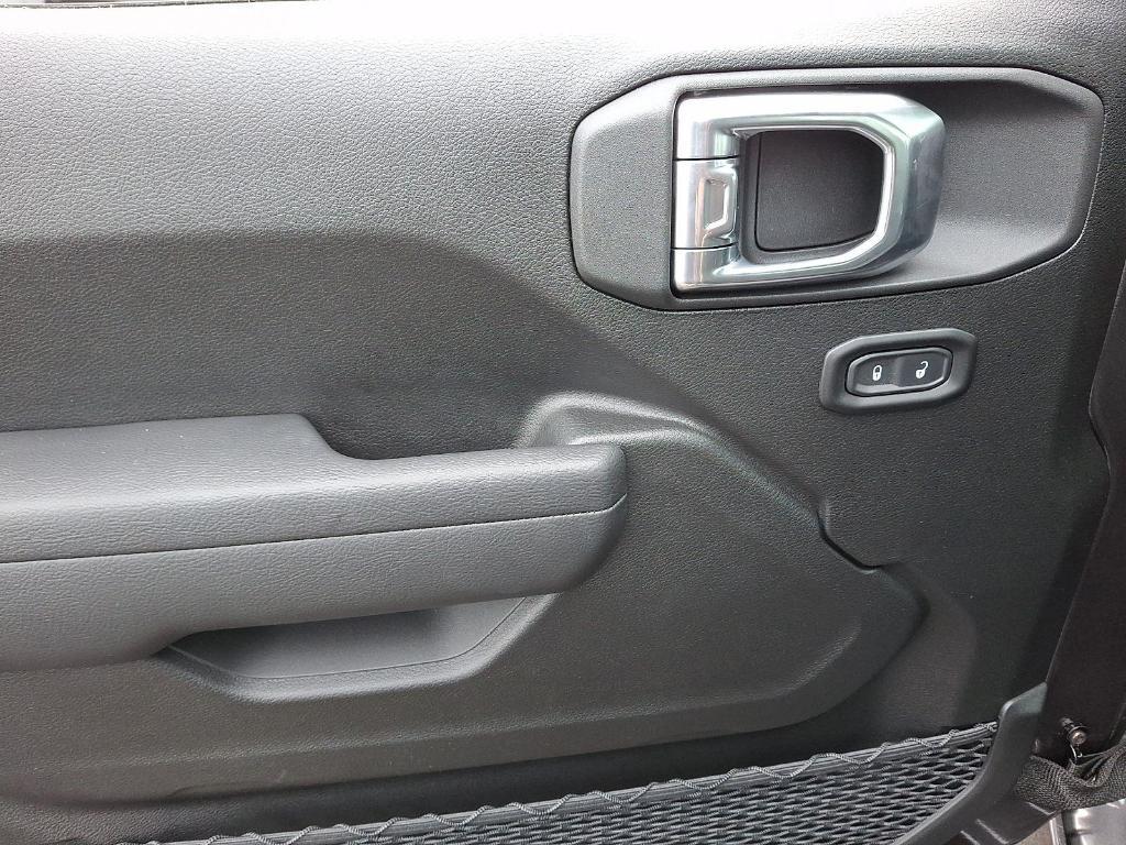 new 2026 Jeep Gladiator car, priced at $43,477