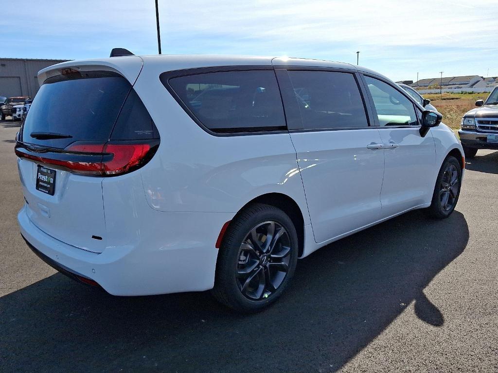 new 2026 Chrysler Pacifica car, priced at $43,785