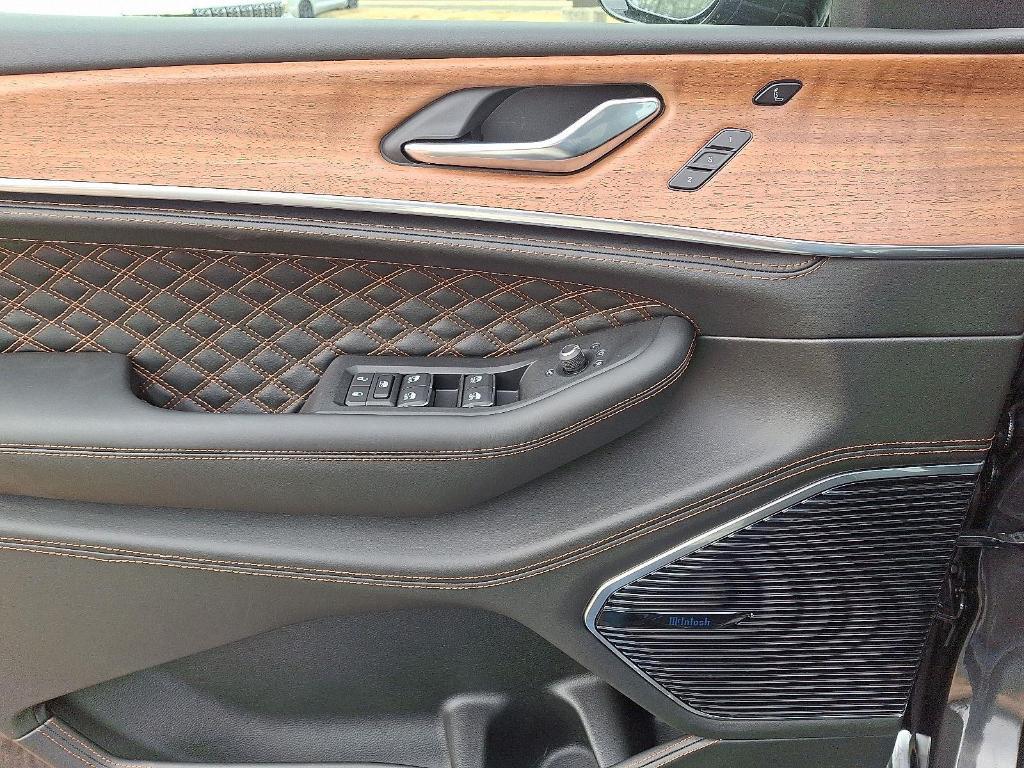 new 2025 Jeep Grand Cherokee car, priced at $61,405