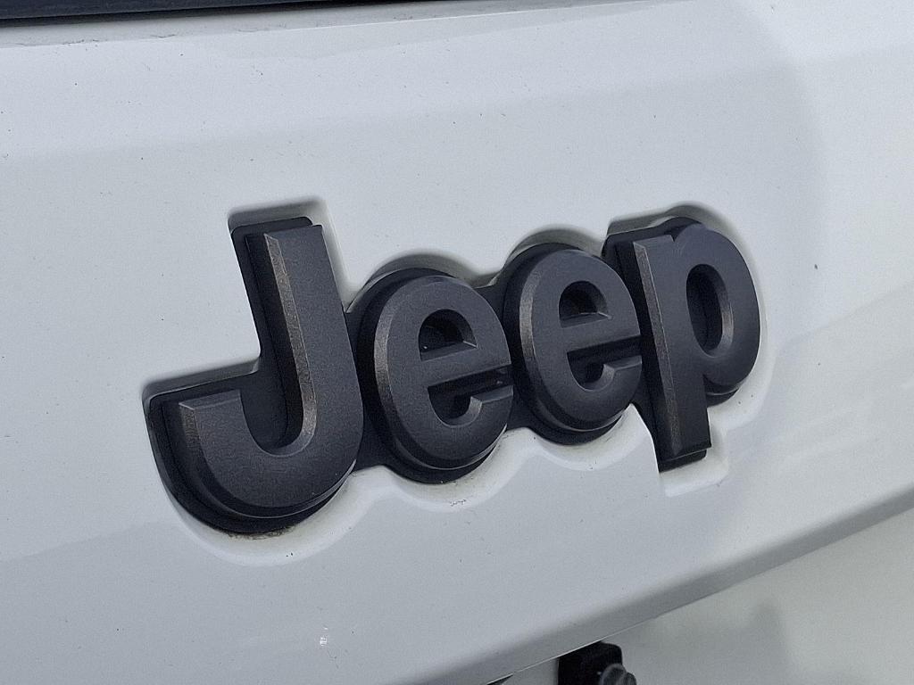 used 2021 Jeep Grand Cherokee car, priced at $28,190