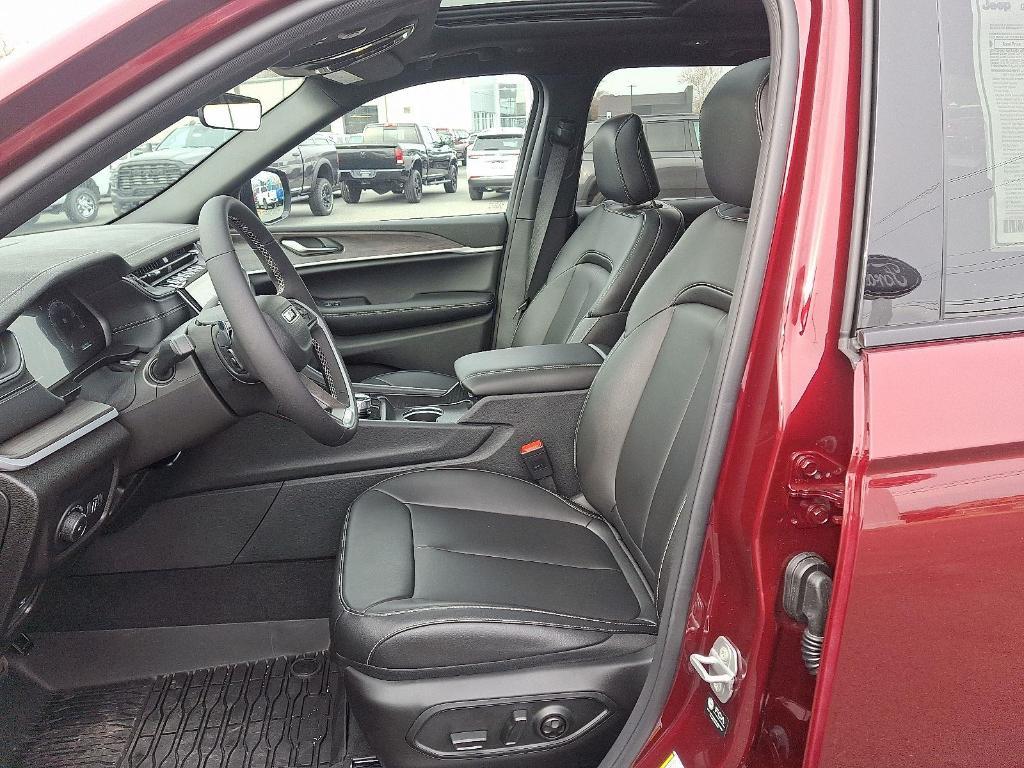 new 2025 Jeep Grand Cherokee car, priced at $44,485