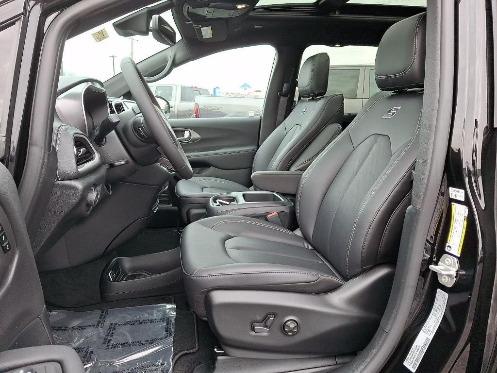 new 2026 Chrysler Pacifica car, priced at $46,480