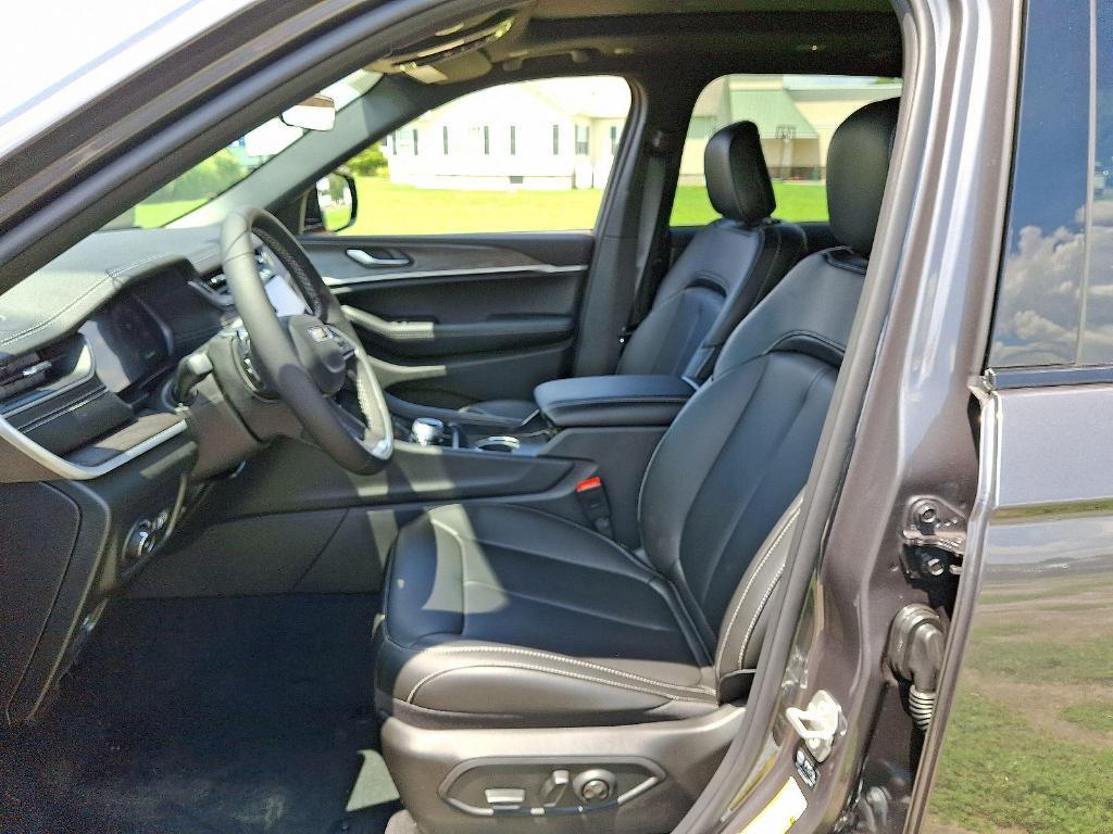 new 2025 Jeep Grand Cherokee L car, priced at $45,610