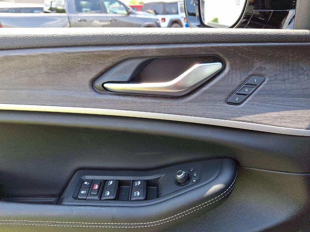 new 2025 Jeep Grand Cherokee L car, priced at $45,610