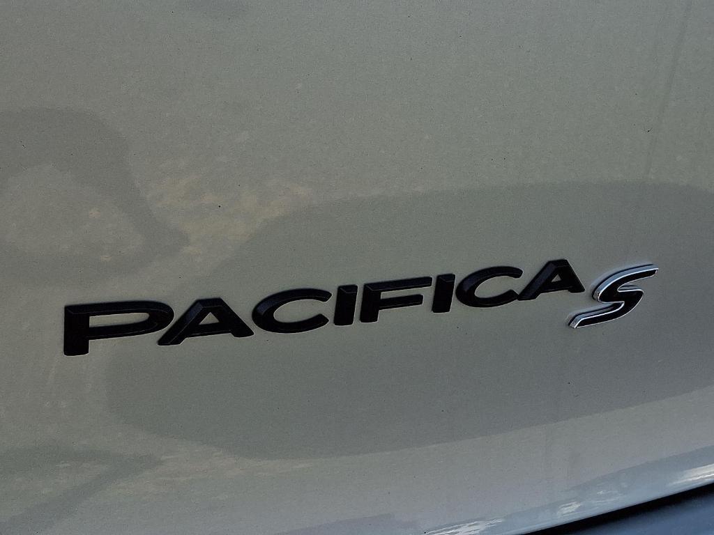 new 2026 Chrysler Pacifica car, priced at $53,779