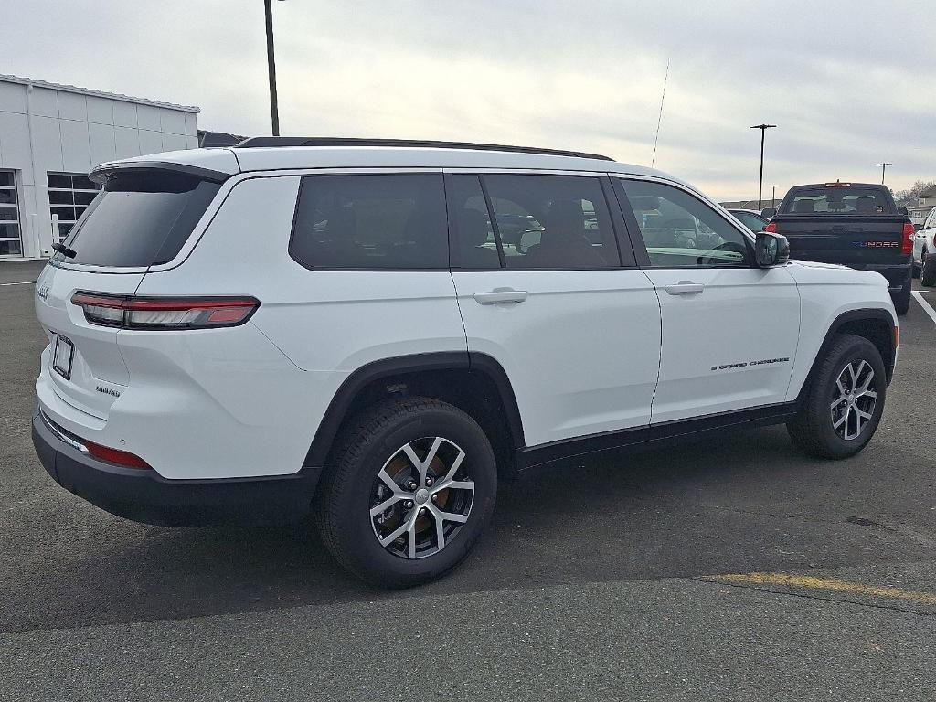 new 2025 Jeep Grand Cherokee L car, priced at $42,200