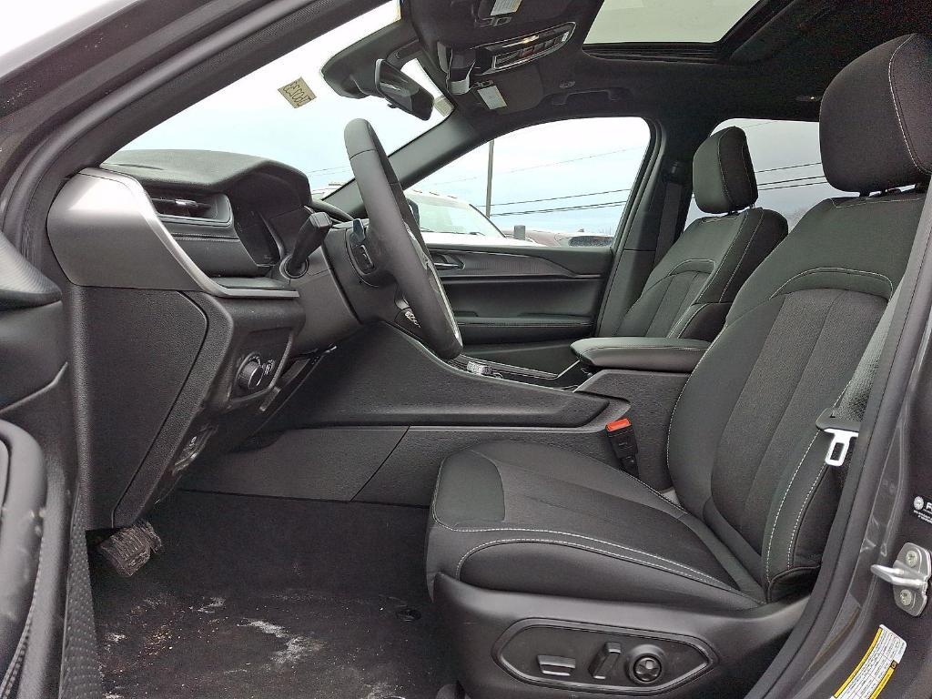 new 2026 Jeep Grand Cherokee car, priced at $45,605