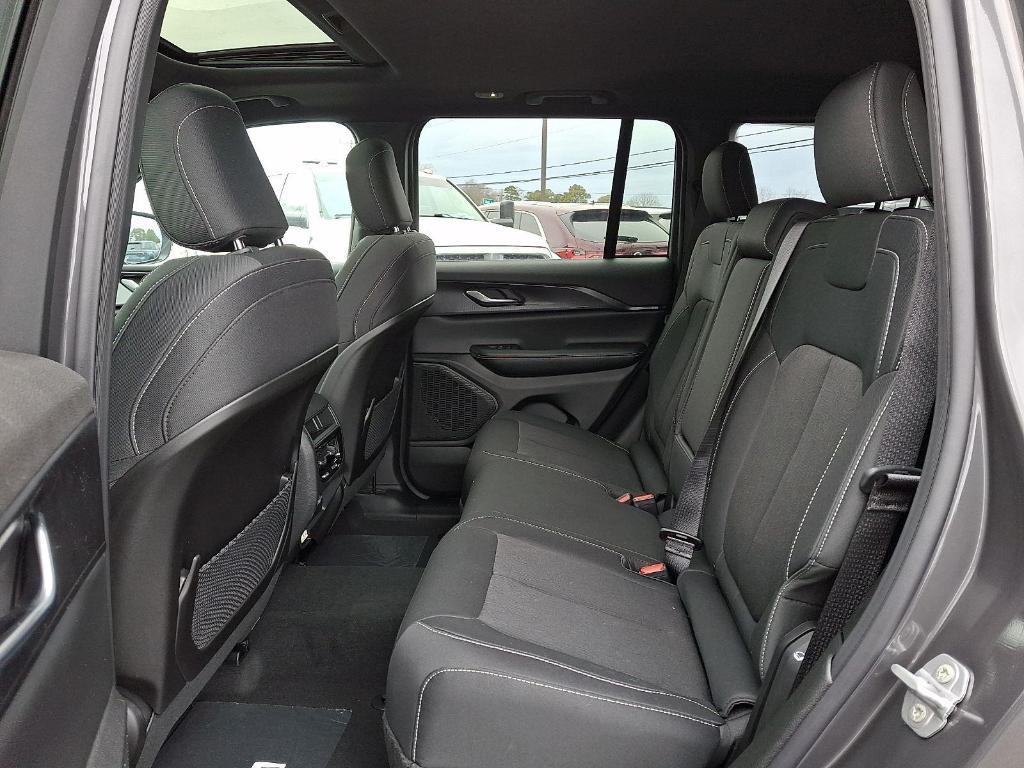 new 2026 Jeep Grand Cherokee car, priced at $45,605