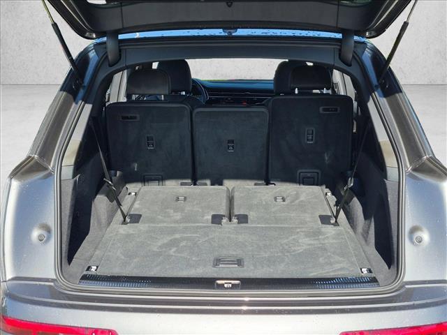 Audi Q7 view 7