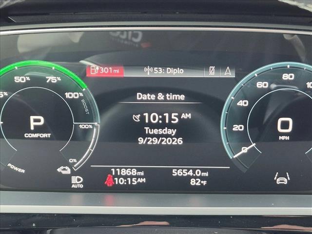 Audi Q8 e-tron view 10