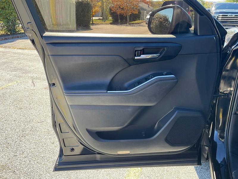 used 2020 Toyota Highlander car, priced at $28,490