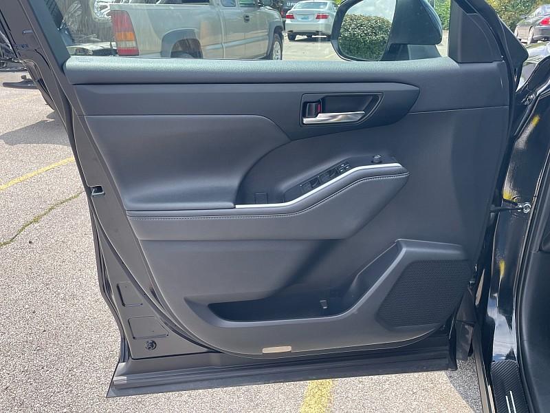 used 2021 Toyota Highlander car, priced at $30,490