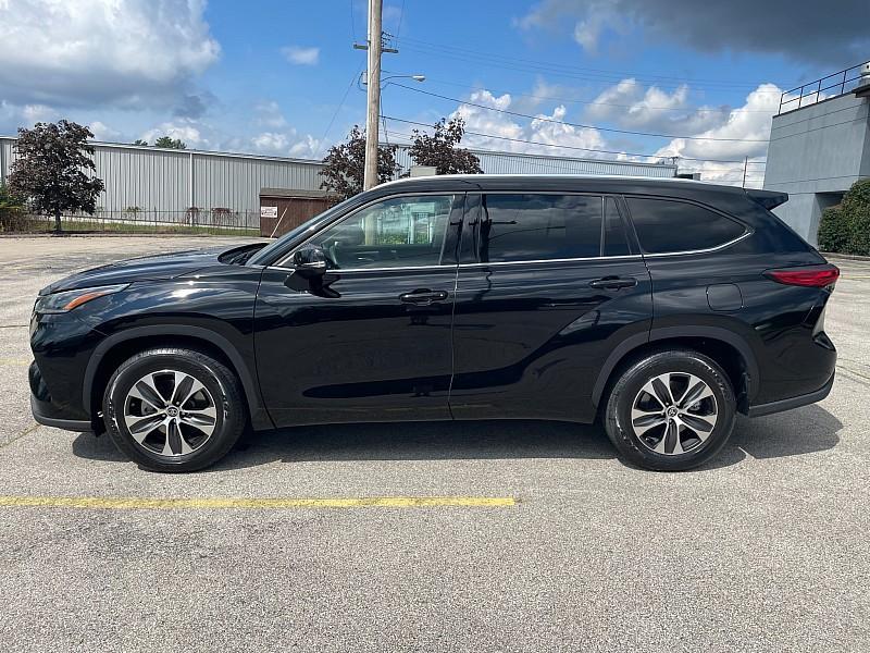 used 2021 Toyota Highlander car, priced at $30,490