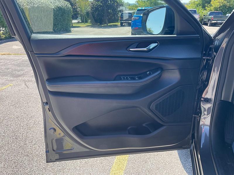 used 2024 Jeep Grand Cherokee L car, priced at $28,990