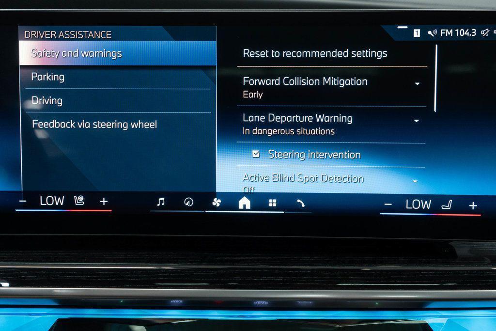 BMW 7 Series view 31