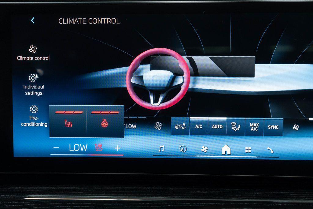 BMW 7 Series view 33